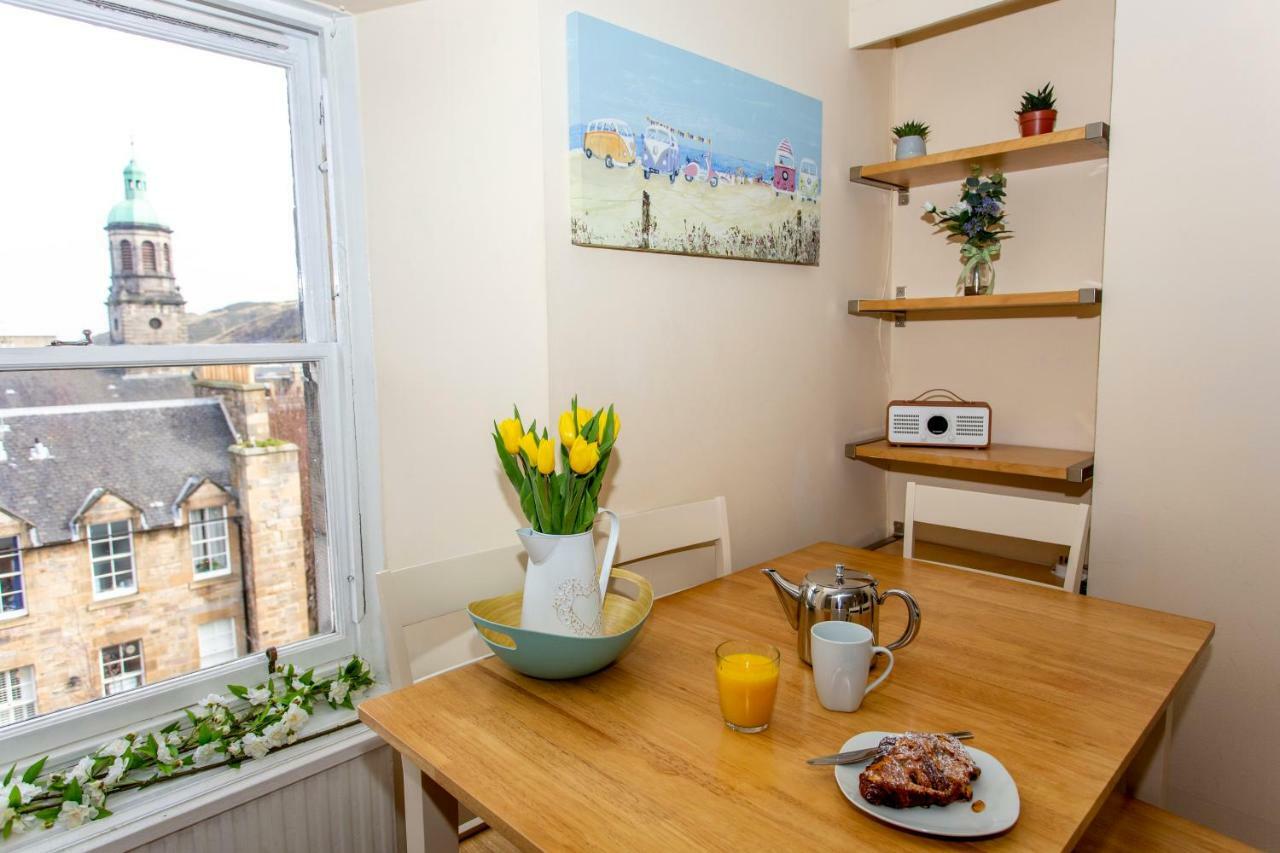 Spacious 2 Bed Apartment In The Heart Of Old Town エディンバラ エクステリア 写真