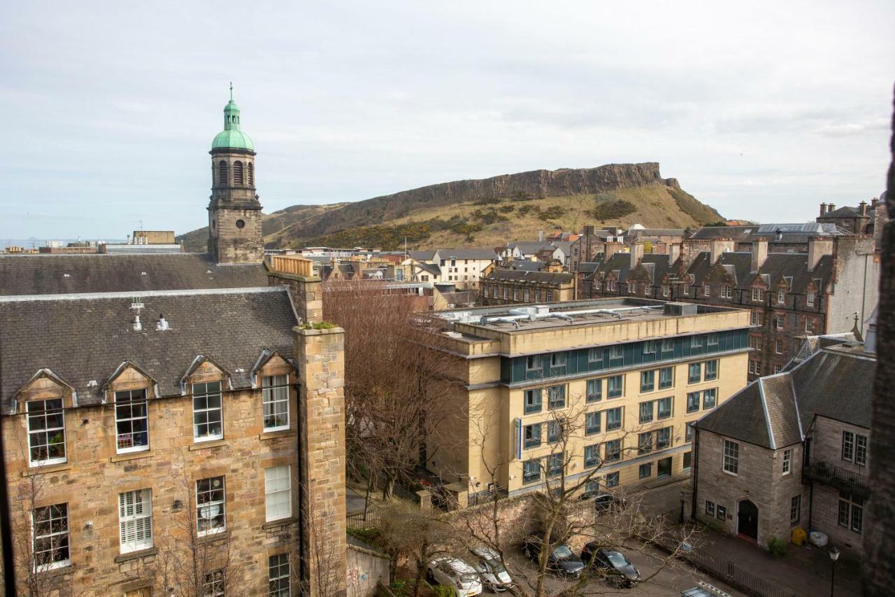 Spacious 2 Bed Apartment In The Heart Of Old Town エディンバラ エクステリア 写真
